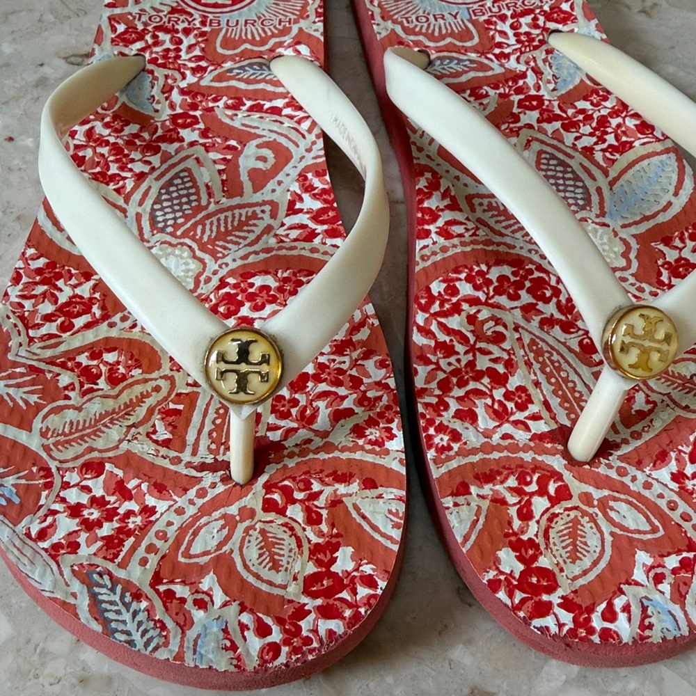 Tory Burch rubber flip-flops in cream and coral design - Picture 4 of 6